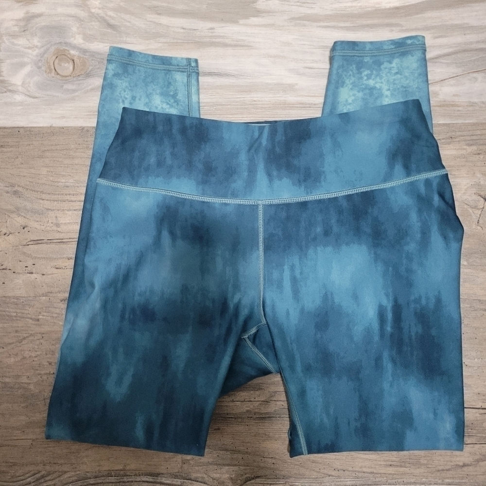 Calia by Carrie Underwood tiedye cropped leggings size medium